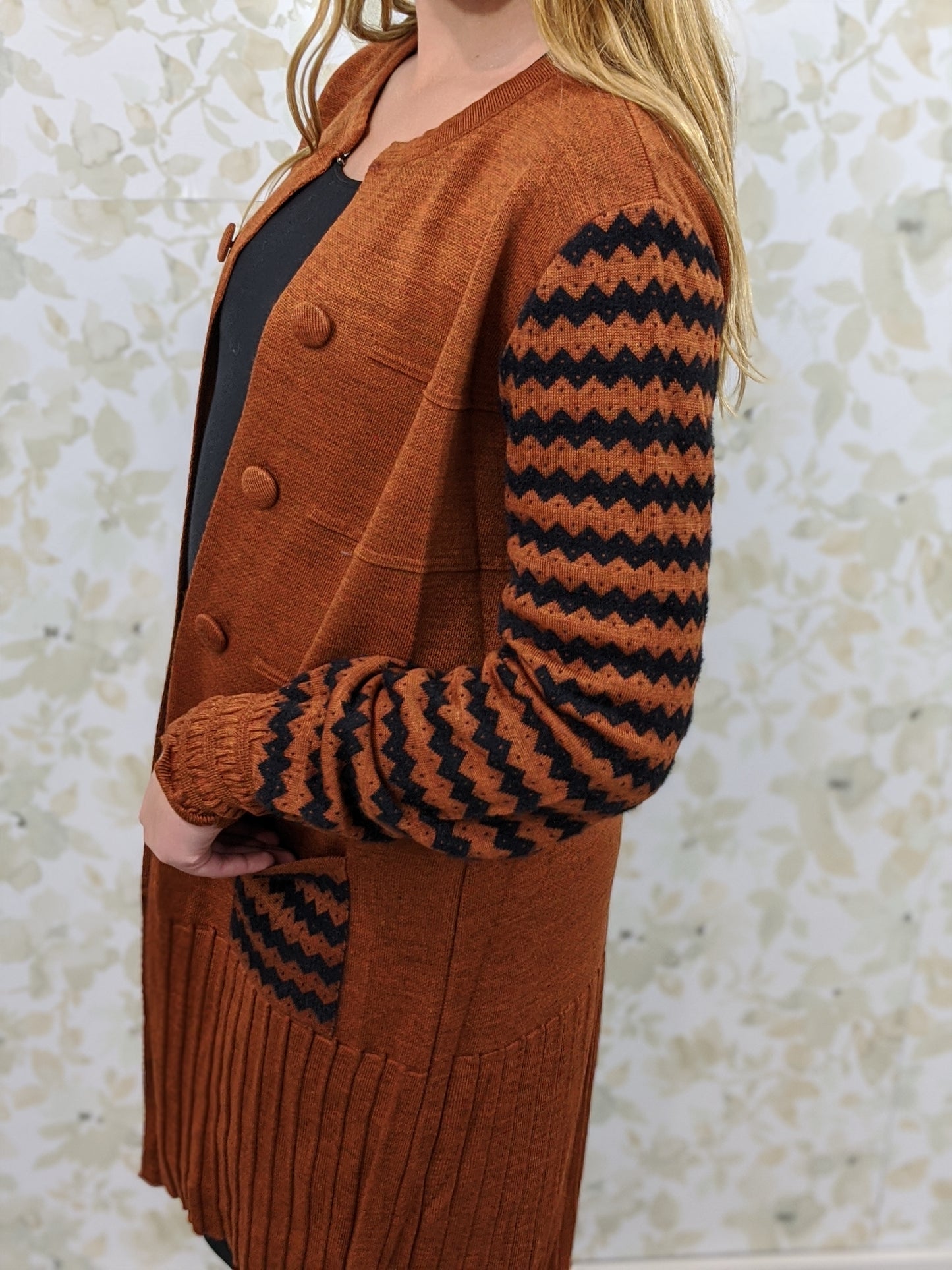 Zig-zag on sleeves Cardigan