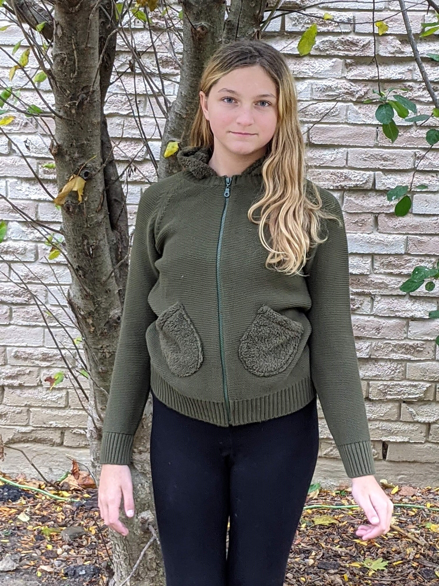 Sweater hoodie with fur pockets