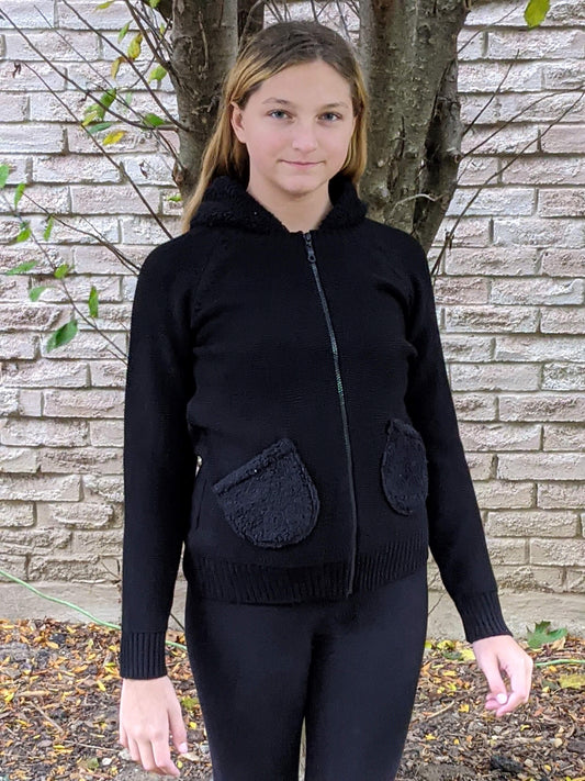 Sweater hoodie with fur pockets