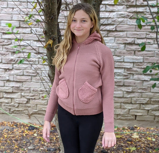 Sweater hoodie with fur pockets